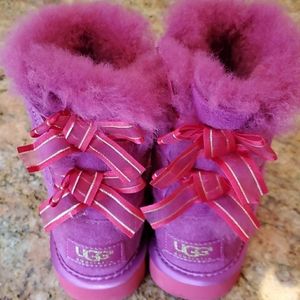Uggs toddler size 7